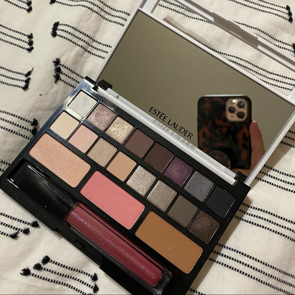 Eyeshadow pallet with lipstick attached